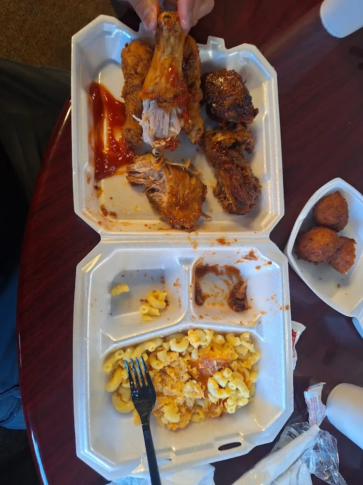 Chicken Wings with Mac and Cheese